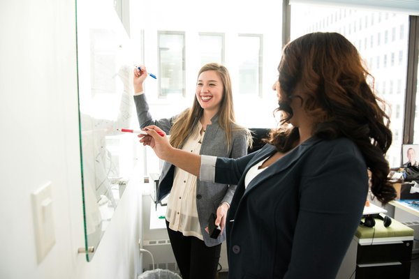 Formation guide-file serre-file à paris : optimiser la sécurité au travail et l’organisation de l’évacuation